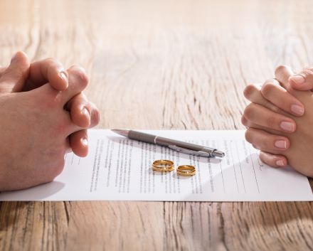 El Divorcio Puede Convenirse Ante Notario con Asesora de un Abogado de familia