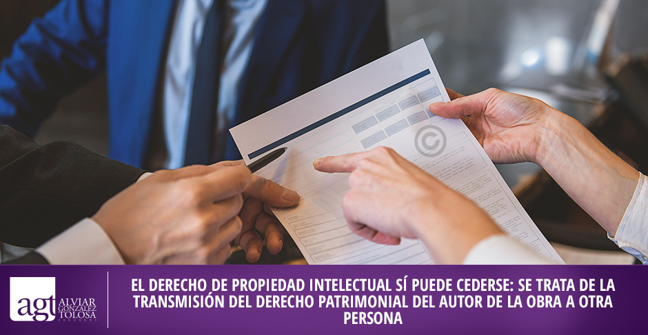 Abogados Sostienen Documento de Derecho de Propiedad Intelectual