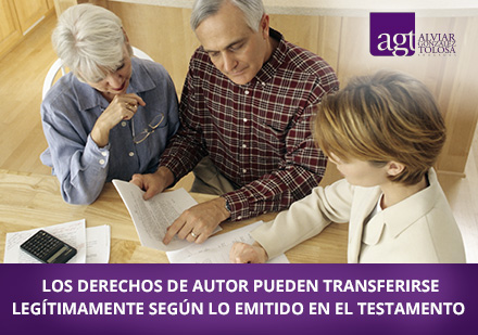 Pareja Mayor Asesorndose con un Abogados de Derecho de Propiedad Intelectual en Colombia