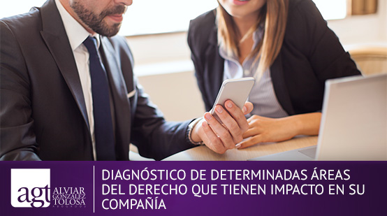 Abogados de Due Diligence Evaluando Estrategias