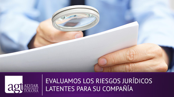 Abogados de Due Diligence Evaluando Estrategias