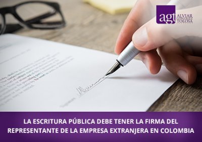 Firmando Documento Necesario para la Constitucin de Sociedades