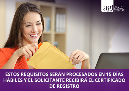 Chica con Certificado de Abogados de Propiedad Intelectual en Colombia