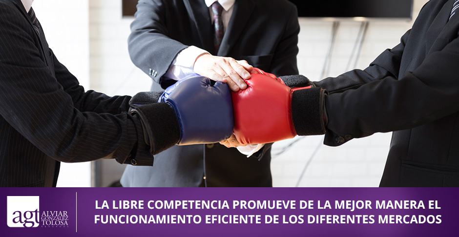 ¡Somos Abogados Especialistas en Competencia Desleal! Hombres de Negocios con Guantes de Boxeo