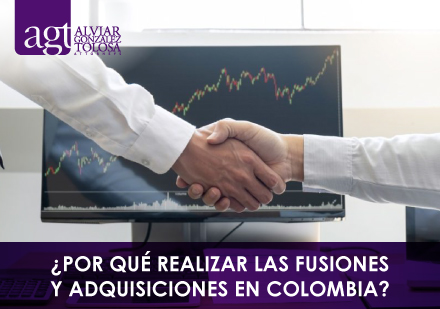 ¿Por Qué Realizar las Fusiones y Adquisiciones en Colombia? Dos Empresarios Apretando sus Manos Para Iniciar la Fusión y Adquisición de Negocios