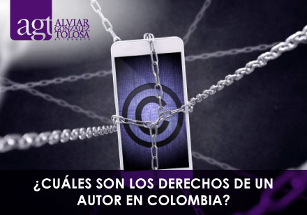 Celular con el Símbolo de Copyrights Atado en Cadenas