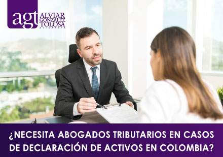 ¿Necesita Abogados Tributarios en Casos de Declaración de Activos en Colombia? Abogado Asesorando Cliente