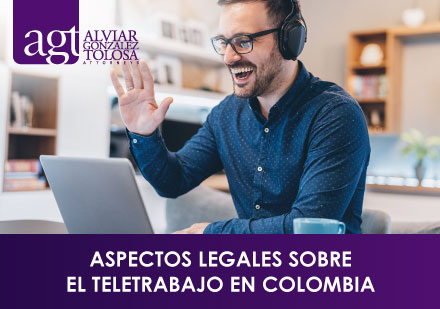 Hombre Saludando en su Jornada de Teletrabajo