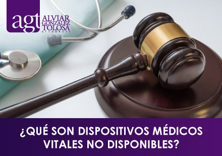 ¿Qué son Dispositivos Médicos Vitales No Disponibles? Mazo Legal con Estetoscopio Detrás