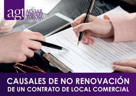 ¿Cuáles son las Causales de No Renovación de un Contrato de Local Comercial? Personas Firmando Contrato de Local Comercial