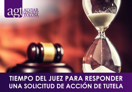 Mazo Legal y Reloj de Arena