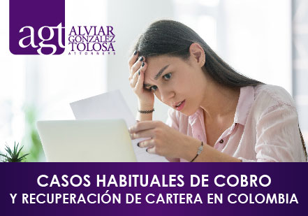 Mujer Preocupada Viendo Cobros de Cartera