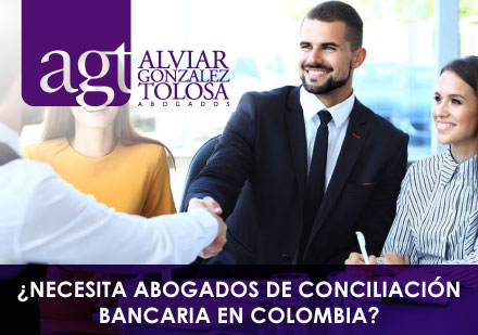 Abogados Asesorando a Personas con Deudas Bancarias