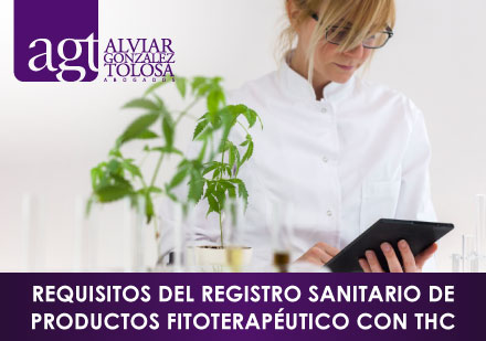 Cientifica con Tablet y Planta de Cannabis