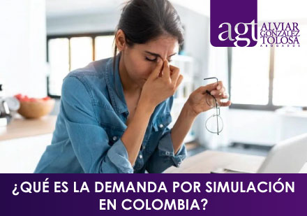 Mujer Preocupada por Demanda por Simulacin en Colombia