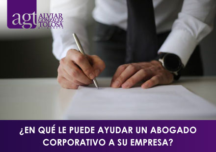 Abogado de Empresa, Firmando Contrato Corporativo