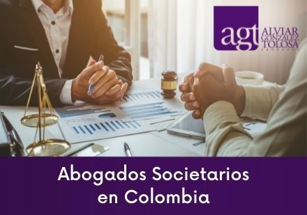 Asesora Legal con abogados societarios