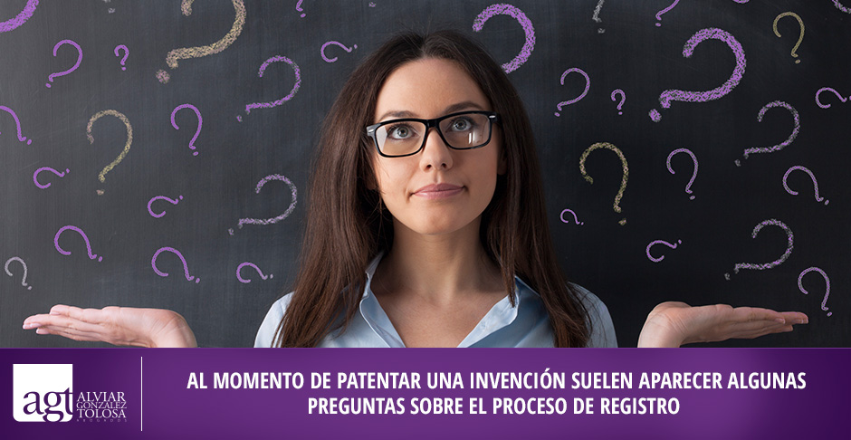 La tramitación de patentes en Colombia está ligada a una serie de requisitos Mujer con signos de interrogación