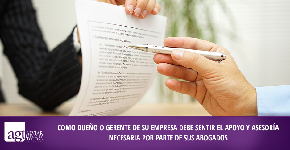 Abogado brinda asesora legal permanente a un empresario